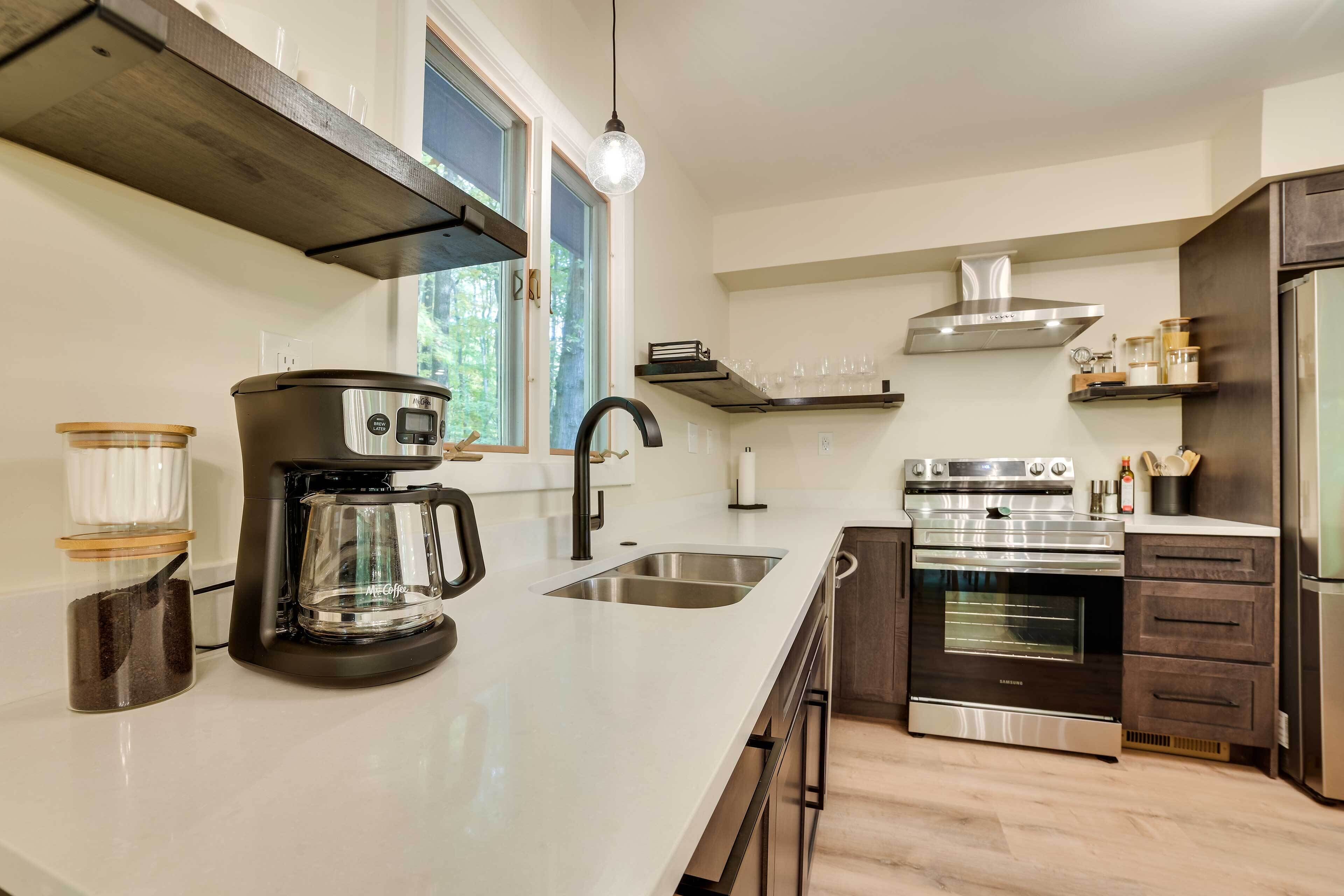 Oven, stovetop, dishwasher, cookware/dishes/utensils