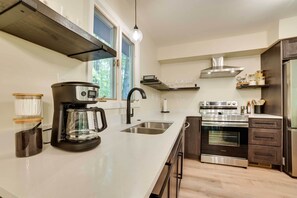 오븐, 쿡탑, 식기 세척기, 조리 도구/접시/주방 기구