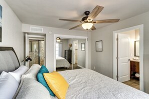 Interior - Pet-friendly Casa Grande Townhome: Screened Atrium (Casa Grande)