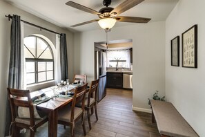 Interior - Pet-friendly Casa Grande Townhome: Screened Atrium (Casa Grande)