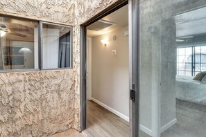 Interior - Pet-friendly Casa Grande Townhome: Screened Atrium (Casa Grande)