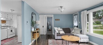 Pet Friendly & Spacious 3 BR in Silvis + Garage