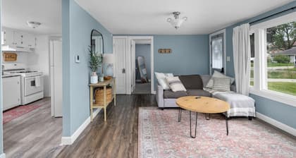 Pet Friendly & Spacious 3 BR in Silvis + Garage