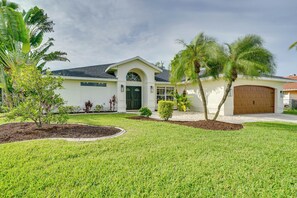 House (3 Bedrooms) | Interior - Florida Getaway w/ Heated Pool, Bar & Fire Table! (Cape Coral)