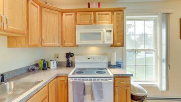 Micro-ondes, four, plaque de cuisson, lave-vaisselle