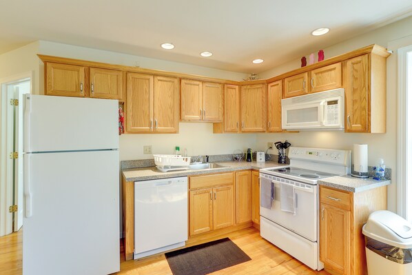 Apartment (2 Bedrooms) | Interior - Charming Chester Apartment: Steps to Main Street! (Chester)