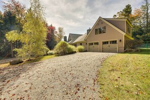 House (4 Bedrooms) | Interior - Winhall Home w/ Deck + Views, 6 Mi to Ski Slopes! (Bondville)
