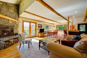 Interior - Winhall Home w/ Deck + Views, 6 Mi to Ski Slopes! (Bondville)