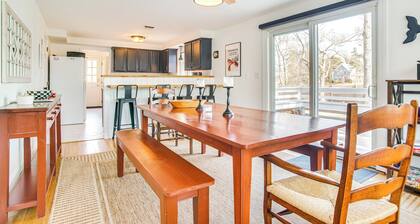 1 Mi to Sand! Mid-cape Chatham w/ Furnished Deck