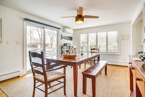Interior - 1 Mi to Sand! Mid-cape Chatham w/ Furnished Deck (Chatham)
