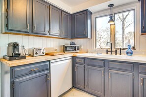House (3 Bedrooms) | Interior - 1 Mi to Sand! Mid-cape Chatham w/ Furnished Deck (Chatham)