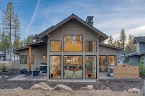 Exterior - Grand Fir by Avantstay Hot Tub and Firepit (Bend)