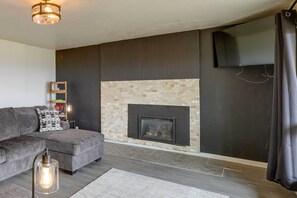 House (2 Bedrooms) | Interior - Steinaker State Park w/ Fireplace: Vernal Getaway! (Vernal)