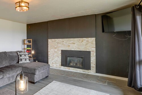 Steinaker State Park w/ Fireplace: Vernal Getaway!