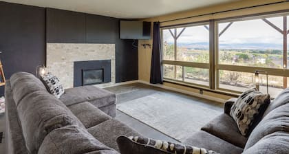 Steinaker State Park w/ Fireplace: Vernal Getaway!
