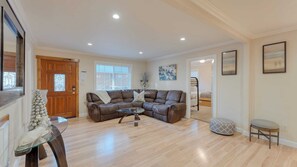 House (3 Bedrooms) | Interior - Lake Star by Avantstay Hot Tub, Walk to Beach (Kings Beach)