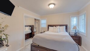 Interior - Lake Star by Avantstay Hot Tub, Walk to Beach (Kings Beach)