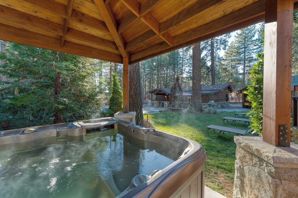 Lake Star By Avantstay Hot Tub, Walk To Beach - Lago Tahoe