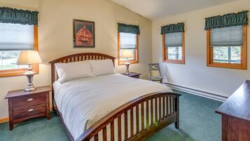 4 bedrooms, laptop workspace, iron/ironing board, free cots/infant beds