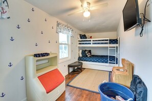 Interior - Steps to Surfside Beach: Home w/ Deck + Fire Pit! (Freeport)