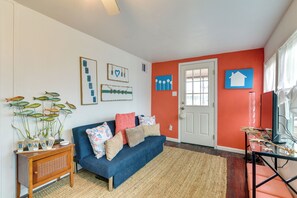 Interior - Steps to Surfside Beach: Home w/ Deck + Fire Pit! (Freeport)