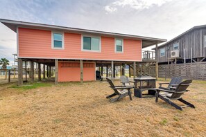 Interior - Steps to Surfside Beach: Home w/ Deck + Fire Pit! (Freeport)