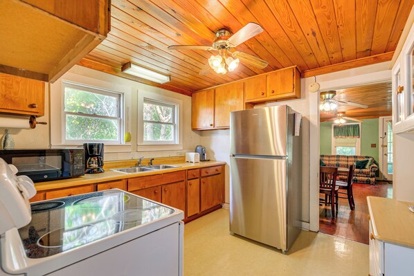 House (2 Bedrooms) | Interior - Floral City Vacation Rental ~ 1 Mi to Boat Ramp! (Floral City)