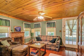 House (2 Bedrooms) | Interior - Floral City Vacation Rental ~ 1 Mi to Boat Ramp! (Floral City)