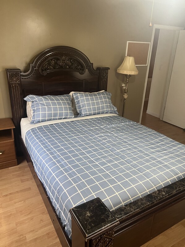 4 bedrooms, desk, iron/ironing board, WiFi