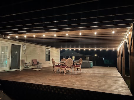 Outdoor dining. Vacation rental home Lexington