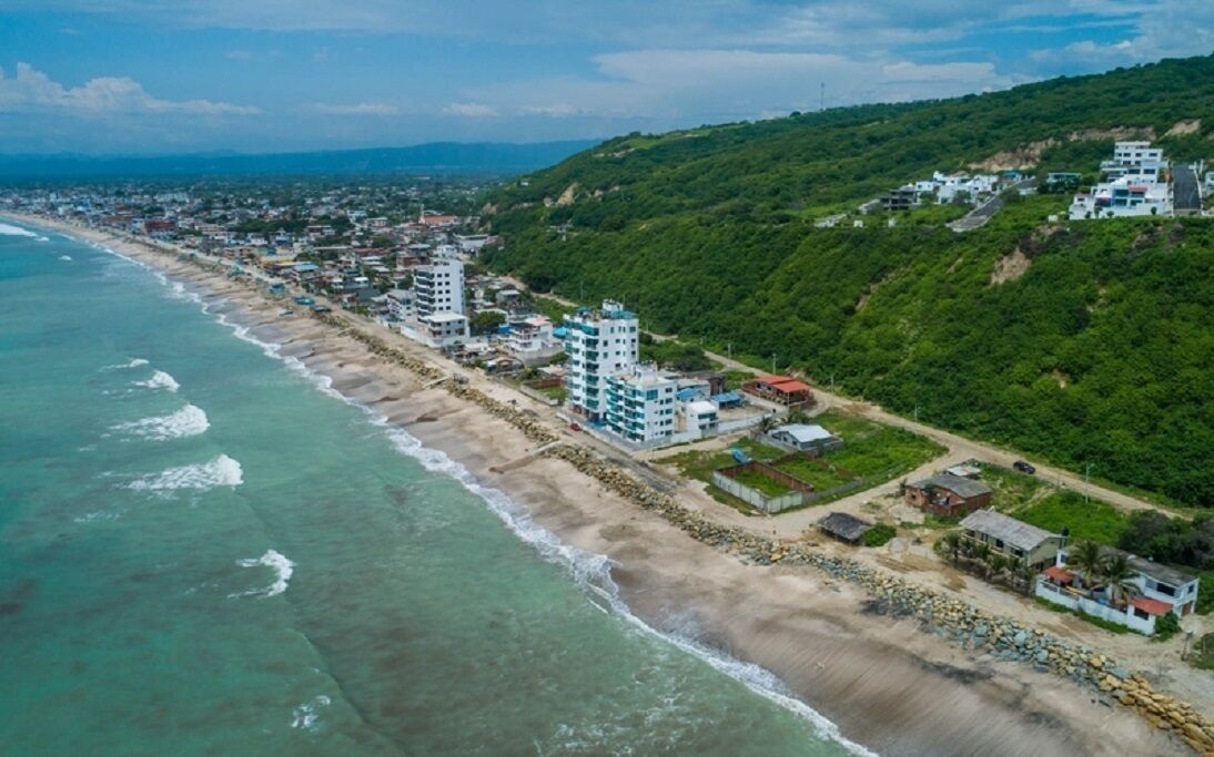 På stranden og solsenger