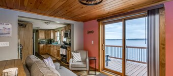 Black Bay Chalet- Lake front home with magnificent views