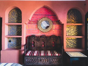 Deluxe dubbelrum | Skrivbord, arbetsyta för laptop, ljudisolering och gratis wi-fi