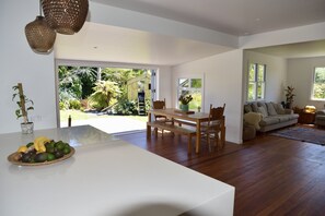 Interior - WAINUI GARDEN HIDEAWAY a little gem in a garden oasis.
(Gisborne)