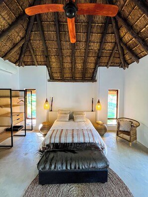 Luxury-Zimmer | 6 Schlafzimmer, Schreibtisch, laptopgeeigneter Arbeitsplatz, Bettwäsche