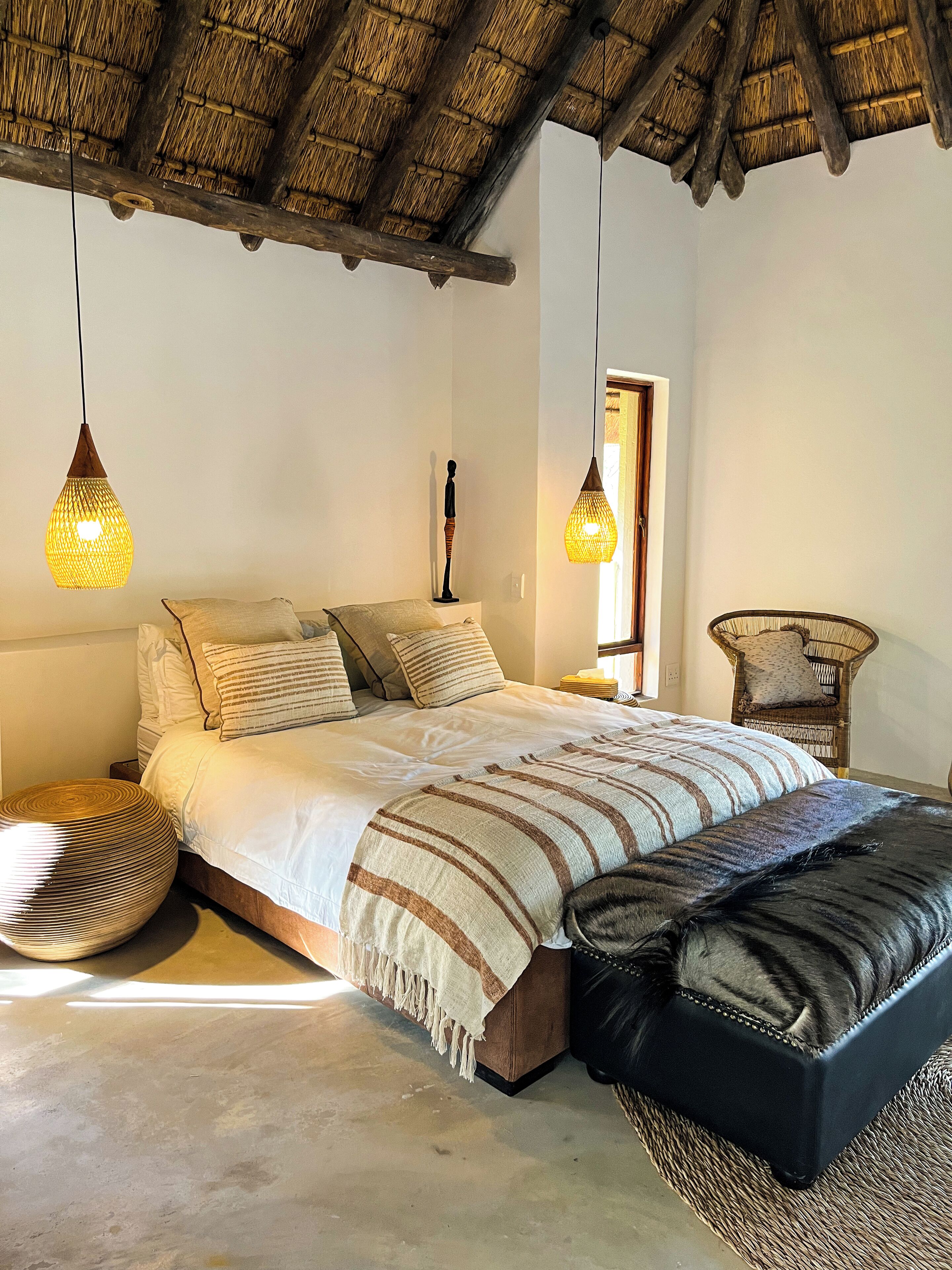 Luxury Room | Desk, laptop workspace, bed sheets