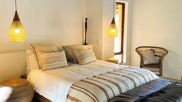 Luxury Room | Desk, laptop workspace, bed sheets