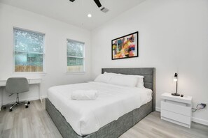 3 chambres, fer et planche à repasser, Wi-Fi, draps fournis