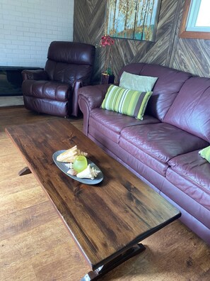 TV, DVD player, video library - Cozy two bed cabin with river view (Tabusintac)