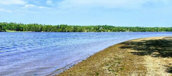 Cozy two bed cabin with river view