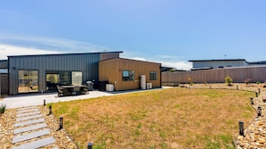 Outdoor dining - Opulence Cove Inverloch (Cape Paterson)