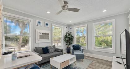 Riverview Blue: Downtown Melbourne Apartment