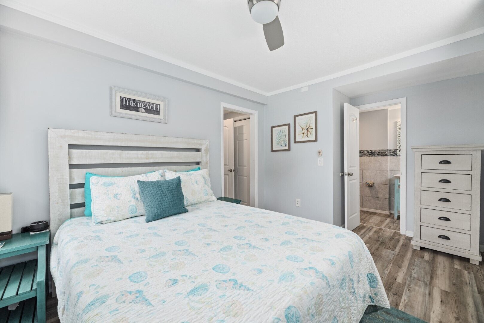 1 slaapkamer, een strijkplank/strijkijzer, gratis wifi, beddengoed