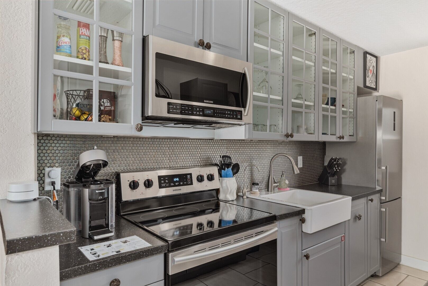 冰箱、微波炉、烤箱、炉灶