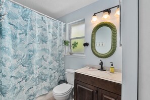 Eco-friendly toiletries, hair dryer, towels - Crane Creek Inn Mangrove Suite: Waterfront Pool! (Melbourne)