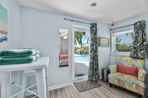 A heated pool - Crane Creek Inn Manatee Suite: Waterfront Pool! (Melbourne)