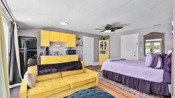1 bedroom, iron/ironing board, WiFi (free), bed sheets