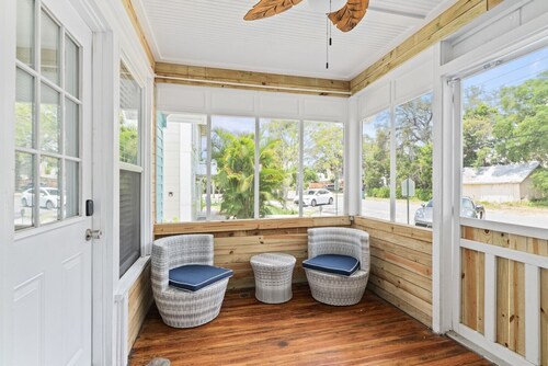 Riverview Cottage: Downtown Melbourne 2 Bed House