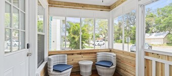 Riverview Cottage: Downtown Melbourne 2 Bed House