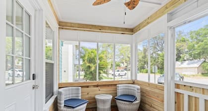 Riverview Cottage: Downtown Melbourne 2 Bed House